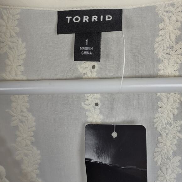 Torrid Ivory Eyelet Embroidered Blouse Size 1 - Picture 6 of 15